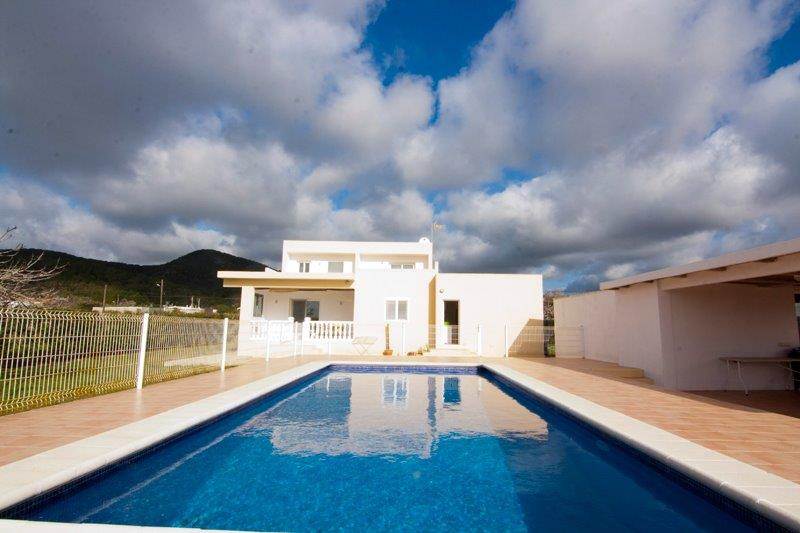 Beautiful 4 bedroom villa for sale in Sa Caleta