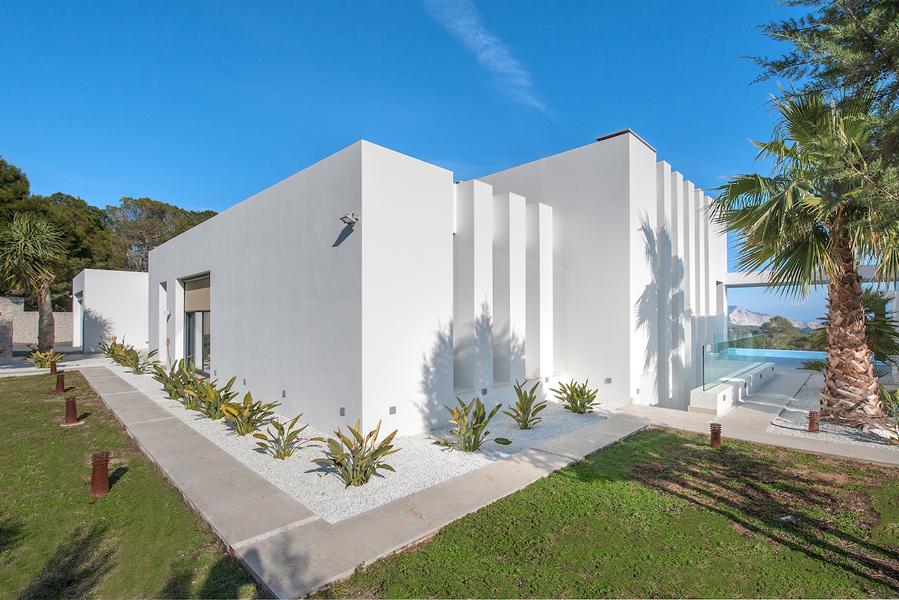 Exclusive modern villa in Vista Alegre for sale