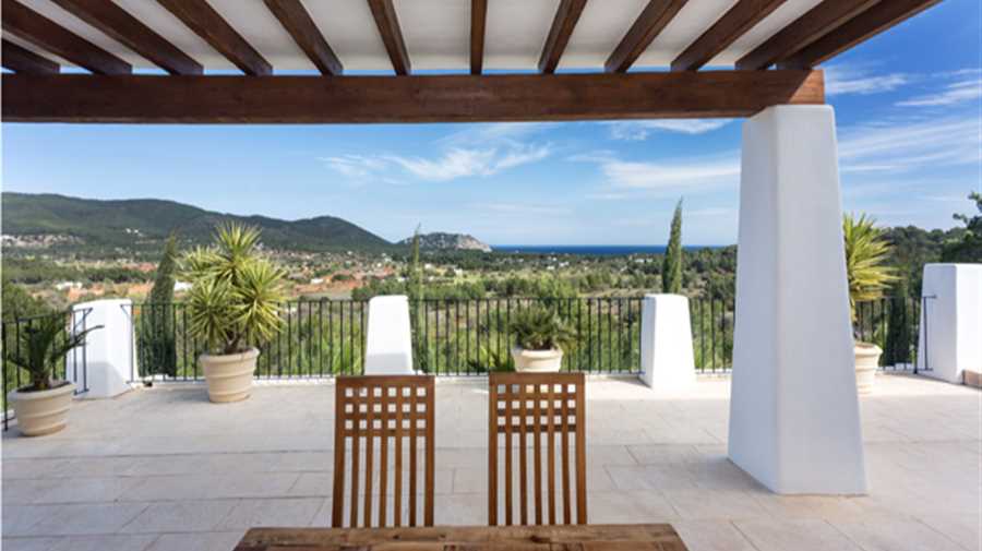 Luxury villa with panoramic sea views in San Carlos