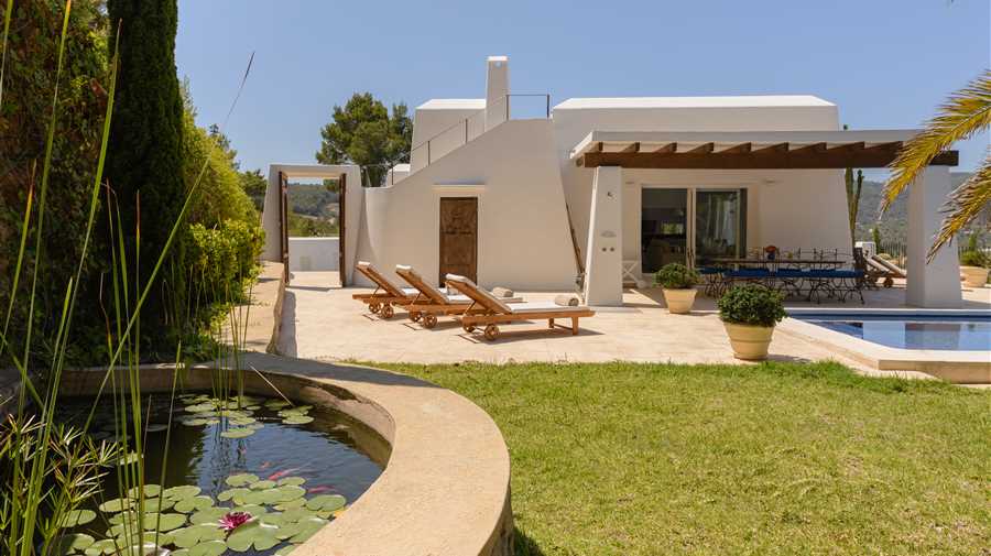 Luxury villa with panoramic sea views in San Carlos