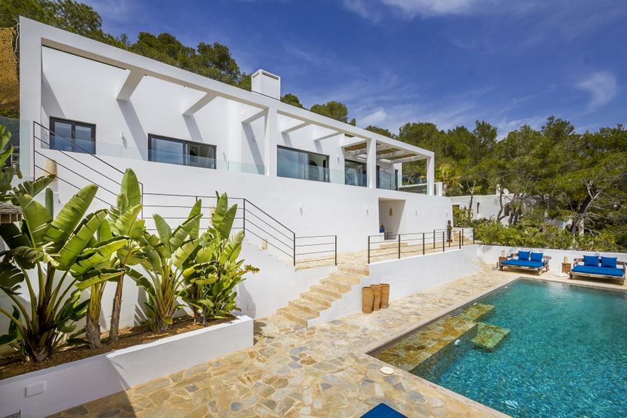 Villa in Es Cubells with sea views and lots of nature