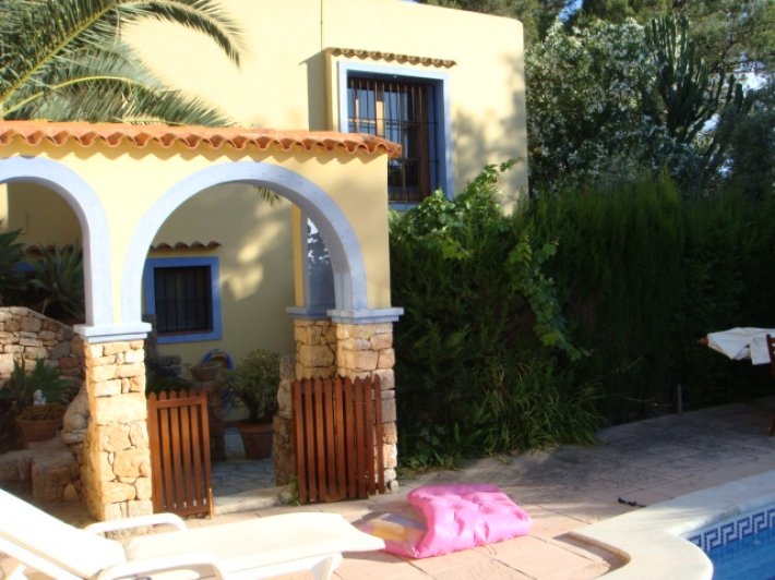 Rustic 5 bedroom villa for rent in Ibiza