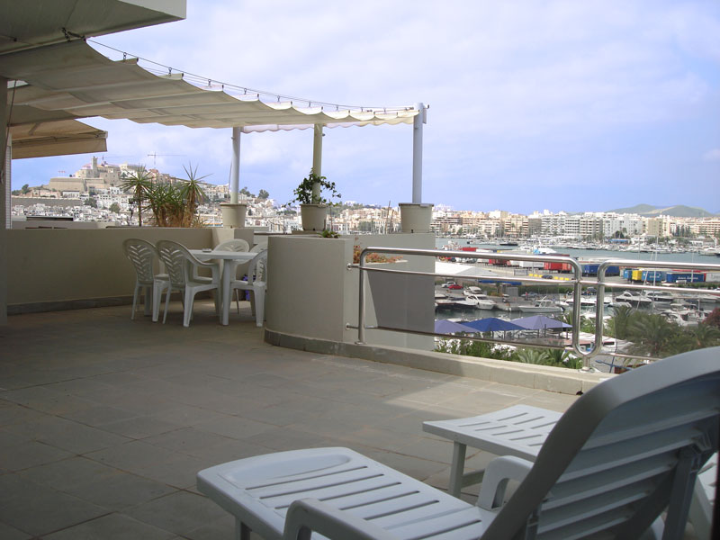This beautiful 3 bedroom duplex for sale in Marina Botafoch