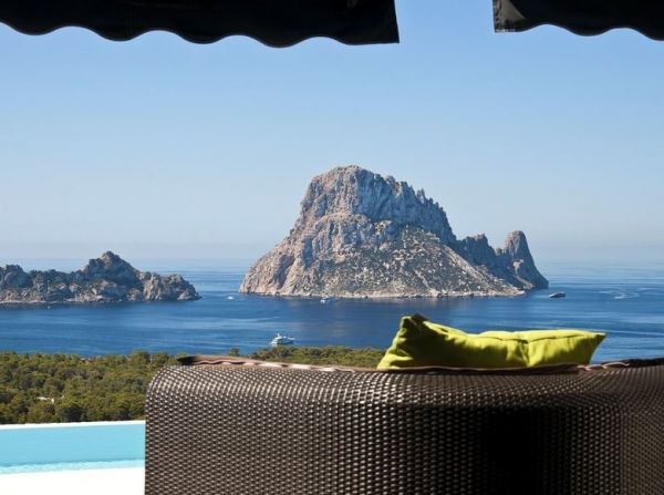 Luxury apartment with three bedrooms in Cala Carbó for sale