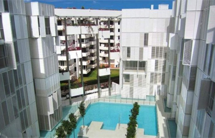 Flats for sale in building White