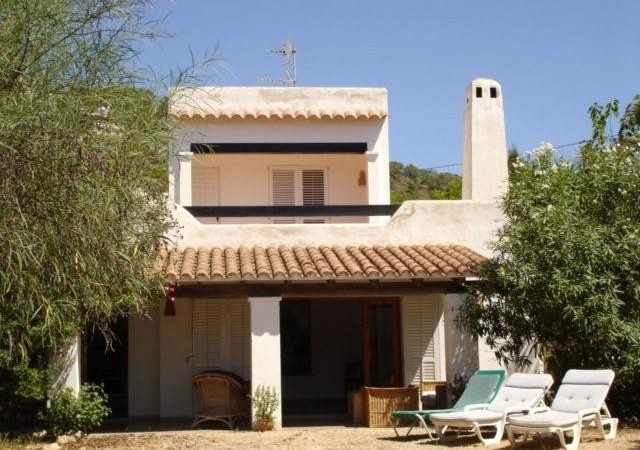 Rustic three bedroom villa in Las Salinas for sale