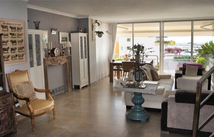 This beautiful two bedroom apartment is for sale in Marina