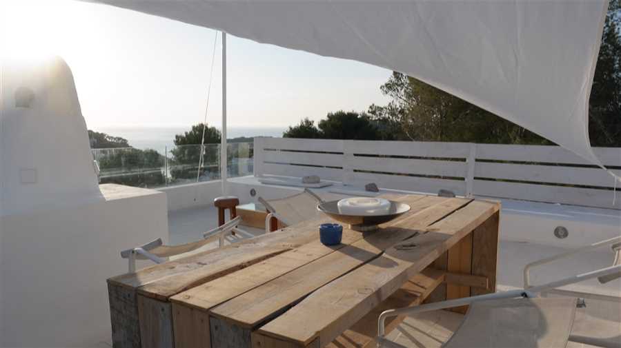 Modern renovated apartment in Cala Vadella for sale