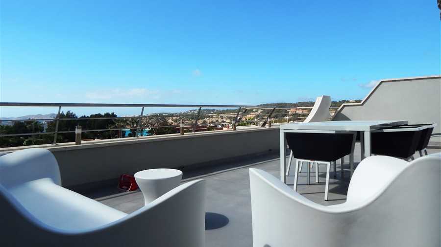 High quality apartment in Cala Tarida for sale