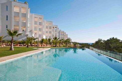 Luxury apartments with 250 square meters on the sea front of Cala Lenya