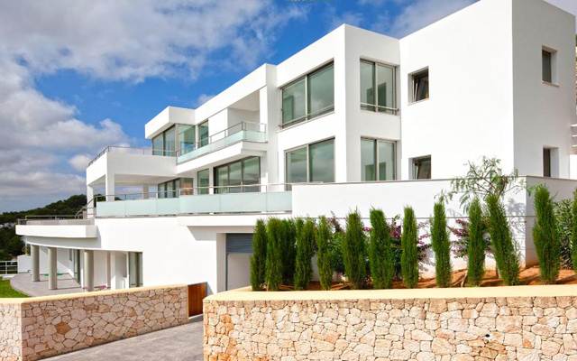 Luxury villa with panoramic vi...