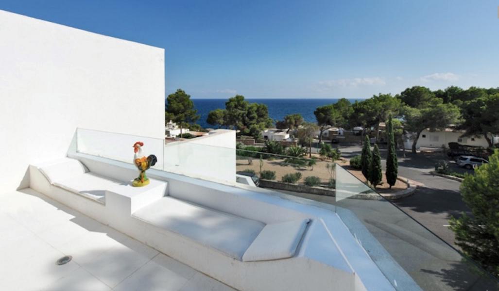 Large house with sea views in Roca Lisa