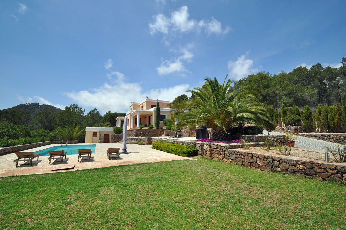 Beautiful villa near to Ibiza’s only golf course for sale