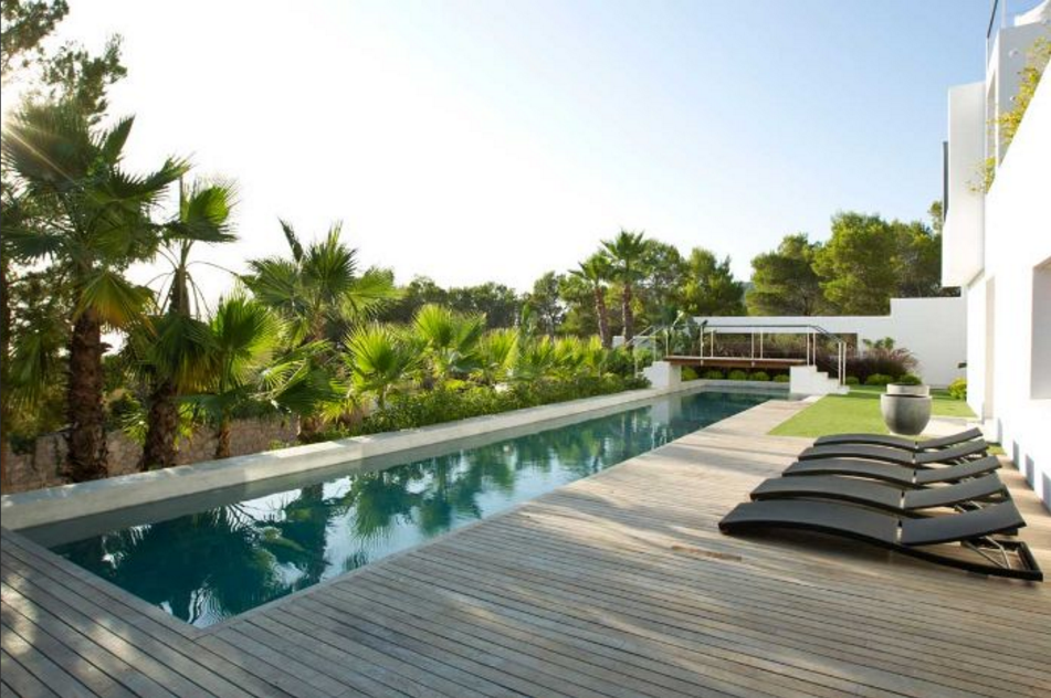 Modern villa with walk distance to the beach of Cala Salada