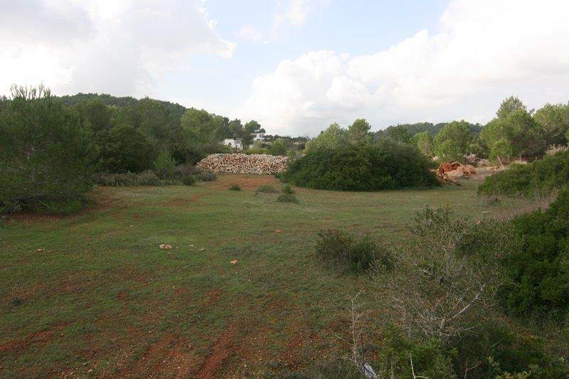 Plot for sale with build in Santa Eulalia