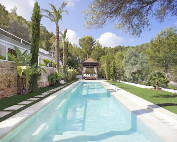 This beautiful Villa with 9 rooms for sale in San Miguel