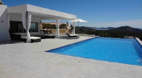 Villa in Vista Alegre for sale with wonderful sea views