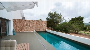 Modern House with garden and private pool for sale