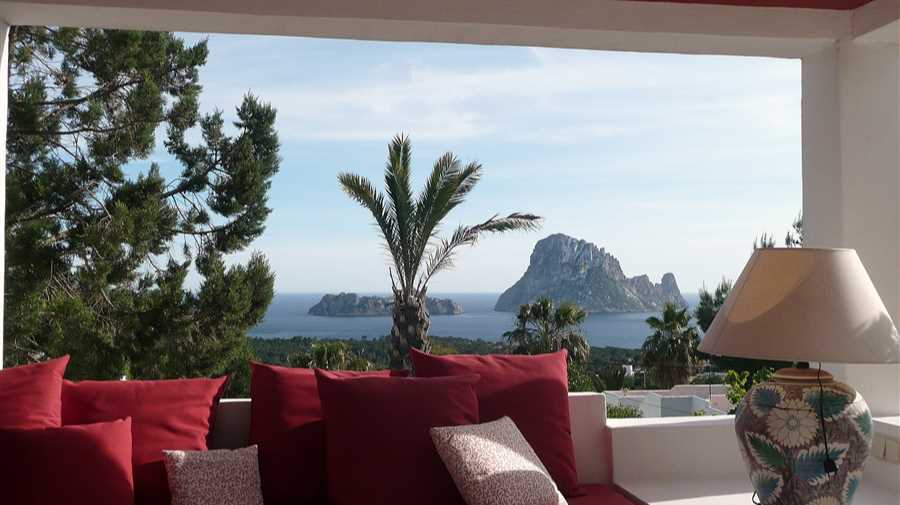 Villa with wonderful sea view in Carla Carbo