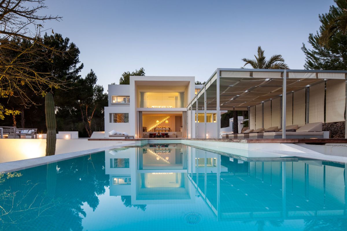 Luxury and modern villa in the heart of the island