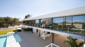 Contemporary style villa with great views for rent