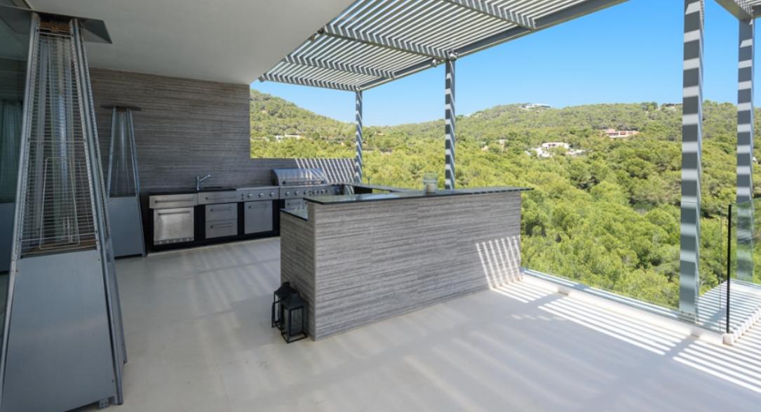 Spectacular villa in Cap Martinet with stunning sea views