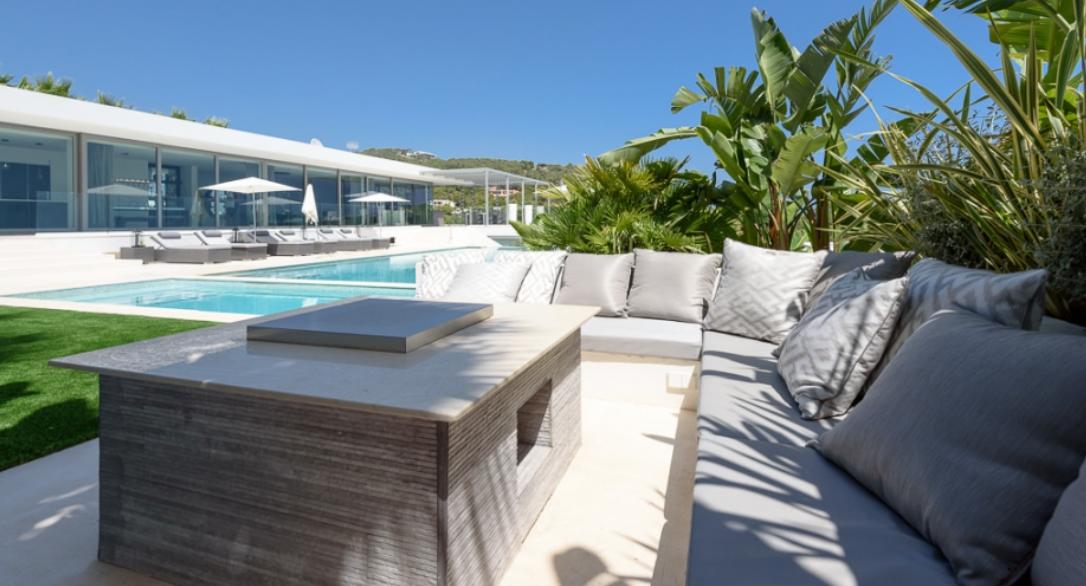Spectacular villa in Cap Martinet with stunning sea views