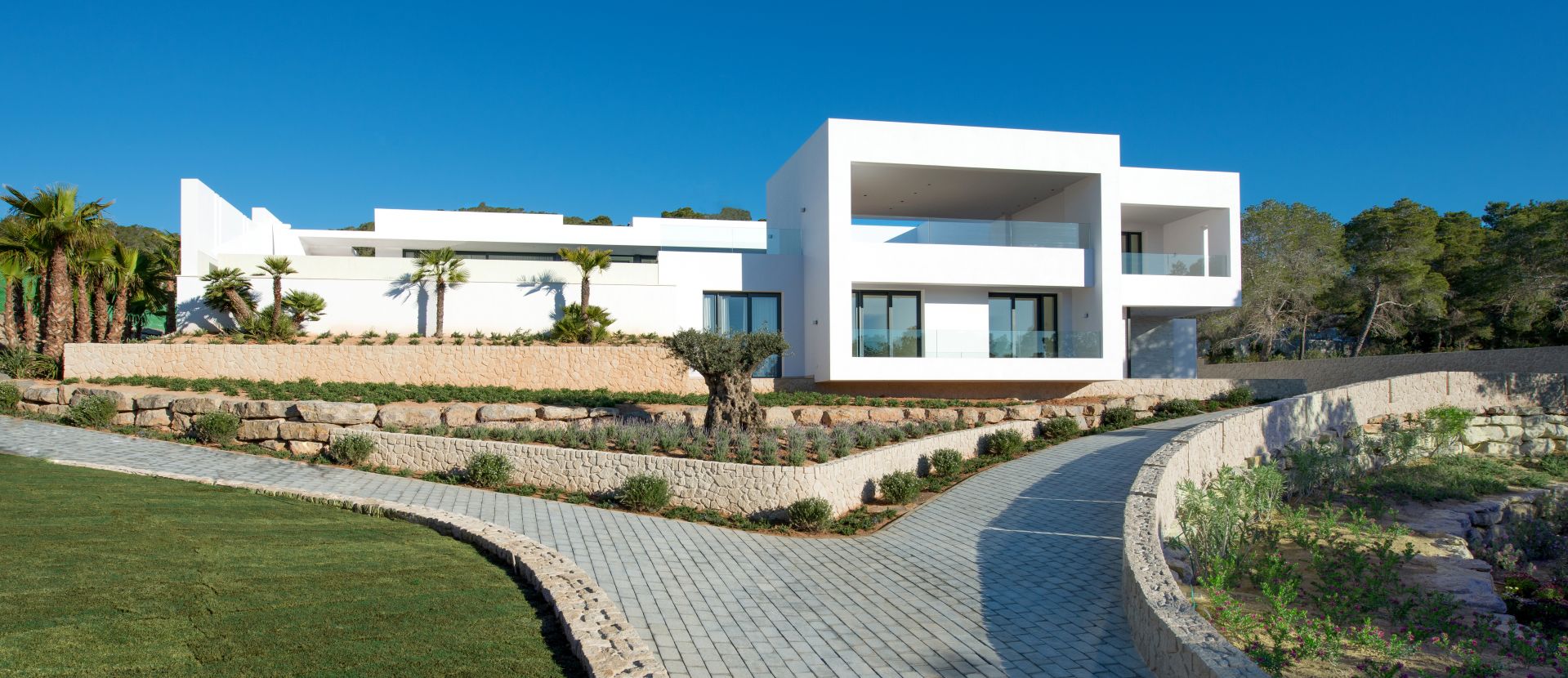 Modern luxury villa in Ibiza's dream location