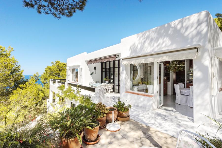 Villa with stunning views to the sea in a very quiet and unspoiled places in Ibiza