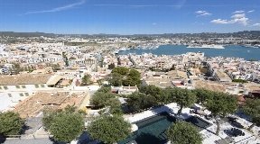 Large renovated apartment overlooking Ibiza, the harbor and the castle