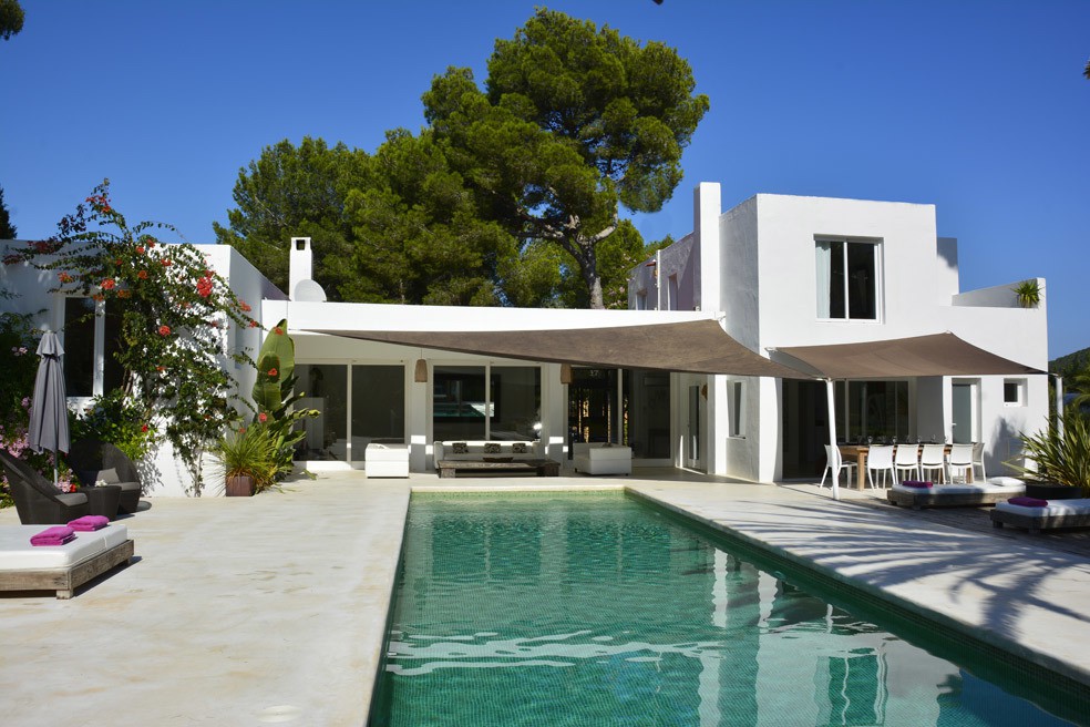 Beautiful attractive and minimalist villa in Roca Llisa