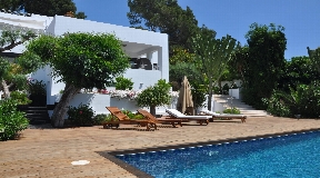 Precious modern villa with great views in Talamanca for rent