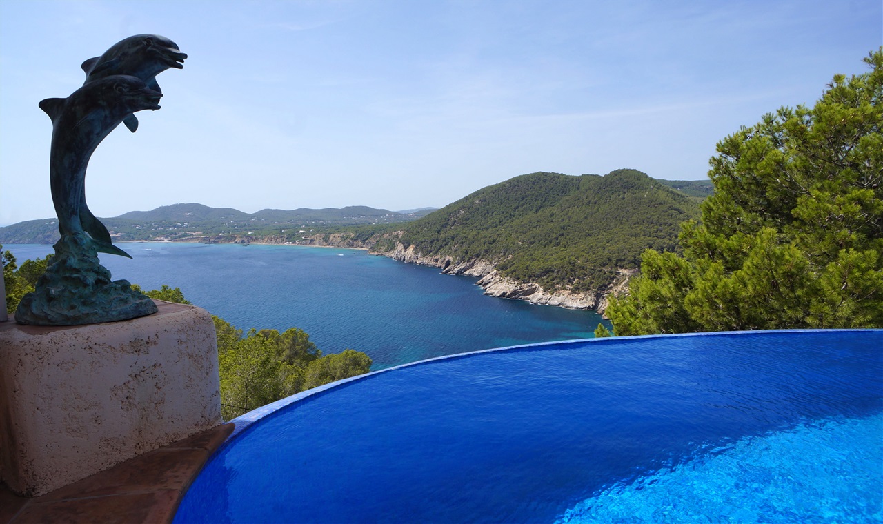 Luxury Villa in Ibiza with fantastic views in Cala San Vicente for sale