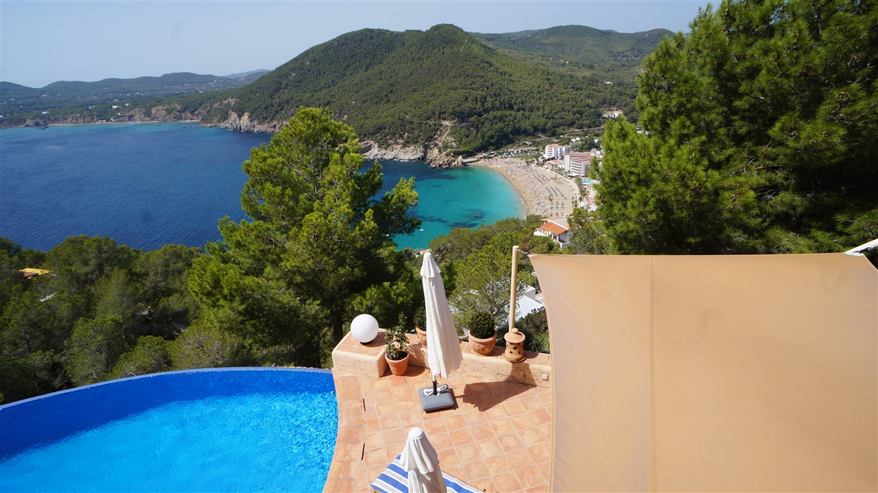 Luxury Villa in Ibiza with fantastic views in Cala San Vicente for sale