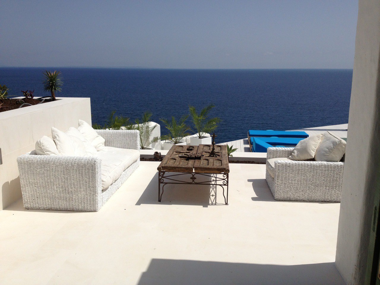 Luxury villas located in front of the sea in Es Cubells for rent