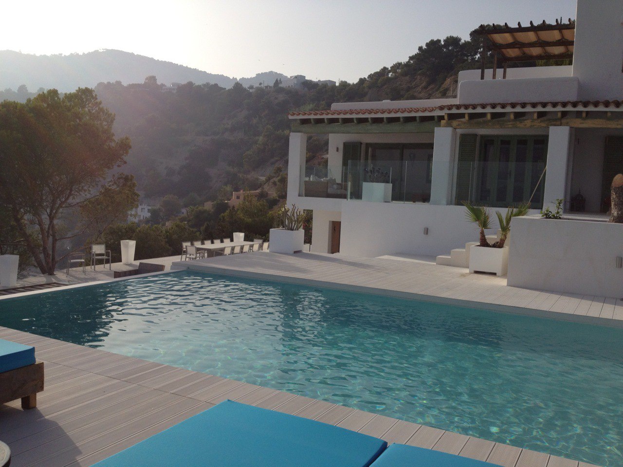 Luxury villas located in front of the sea in Es Cubells for rent