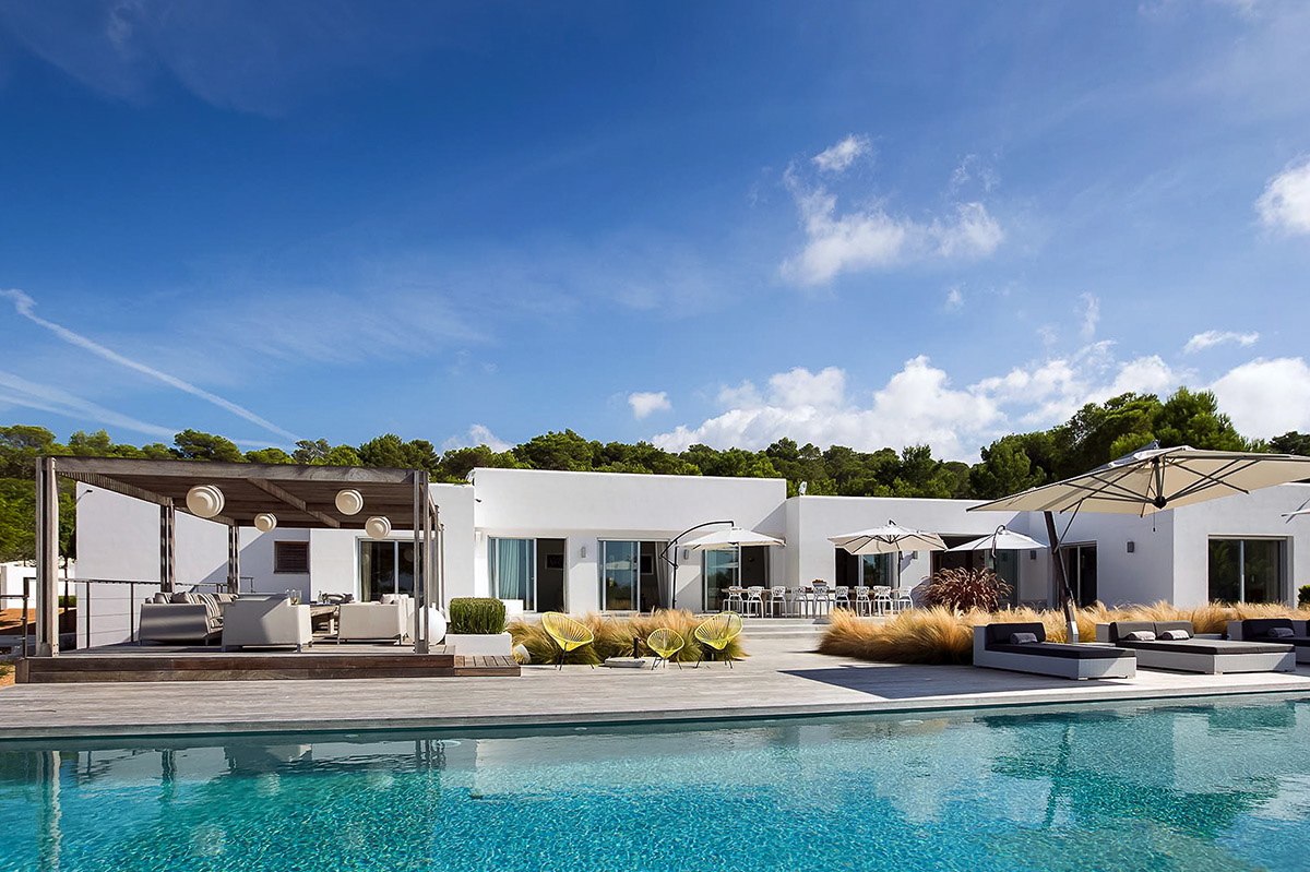 Modern and elegant luxury villa with sea view in Cala Conta for rent