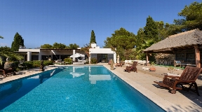 Ibizan villa directly on the golf course Roca Llisa