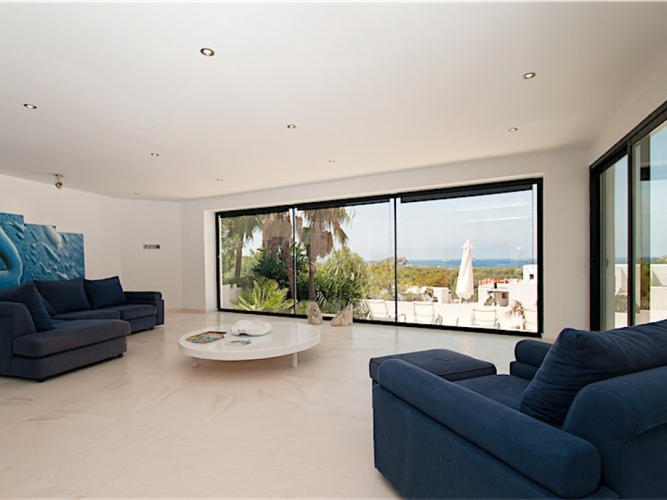 Modern villa with wonderful sea views in Cala Conta