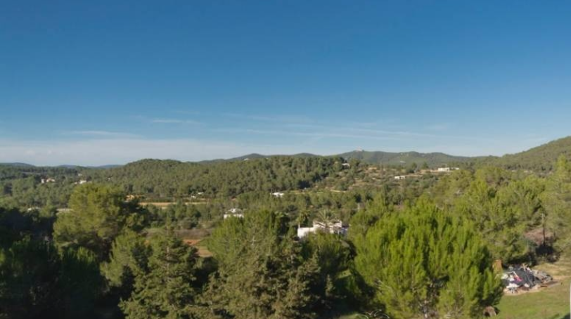 Finca with 450m2 of living space on large plot near Jesus Ibiza