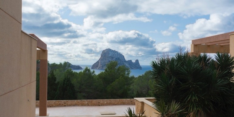Four terraced houses in Ibiza with sea view to renovate