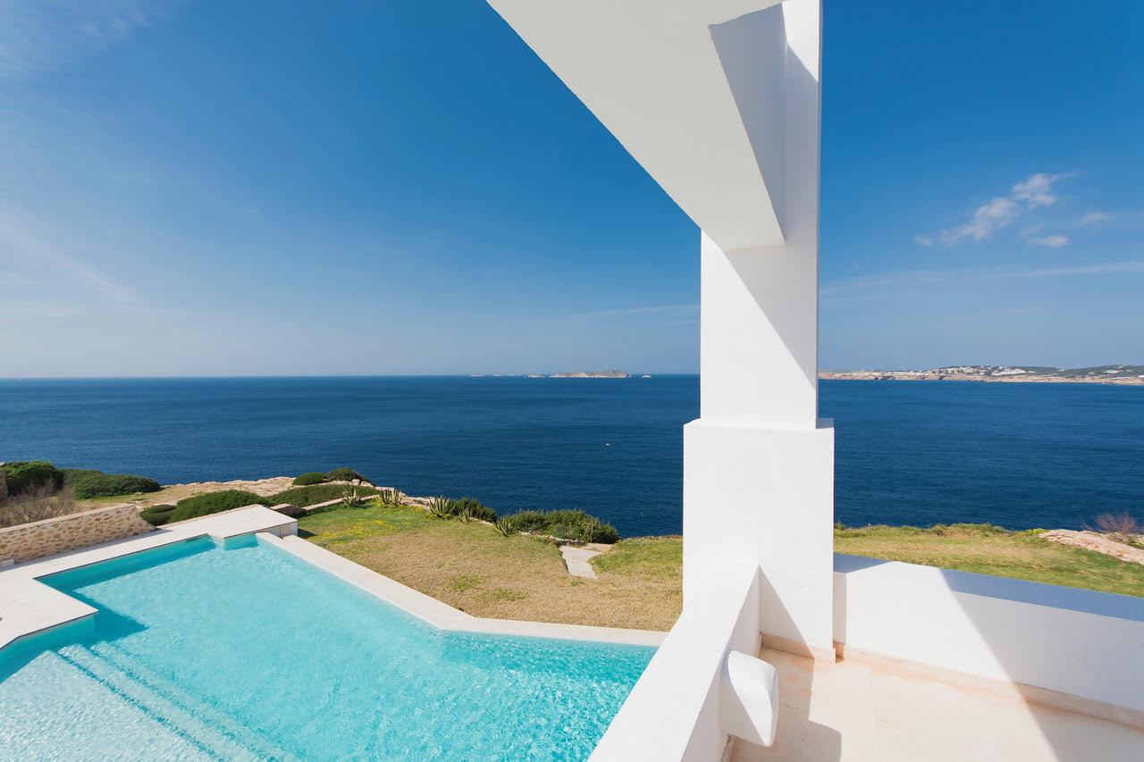Frontline property with amazing natural sea access