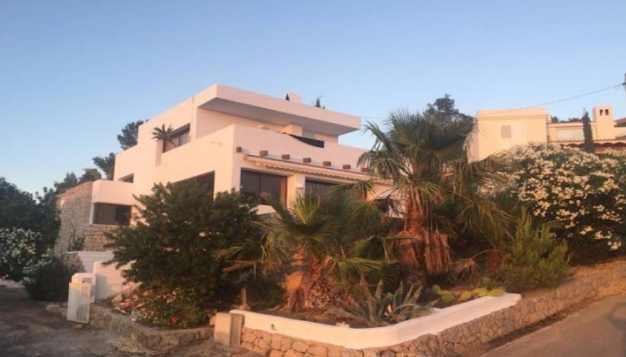 Nice house near Ibiza town for sale