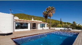 Fantastic modern villa with 6 bedrooms private pool and seaviews in Sa Carroca