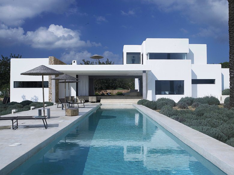 Modern villa with fantastic pool area and beautiful sea view