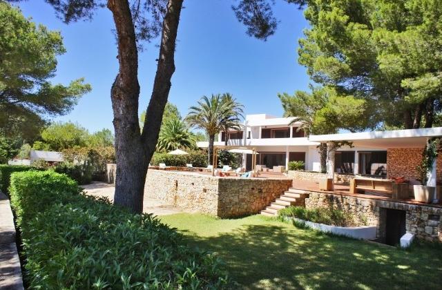 Fantastic villa in the exclusive and secure urbanisation of Roca Llisa