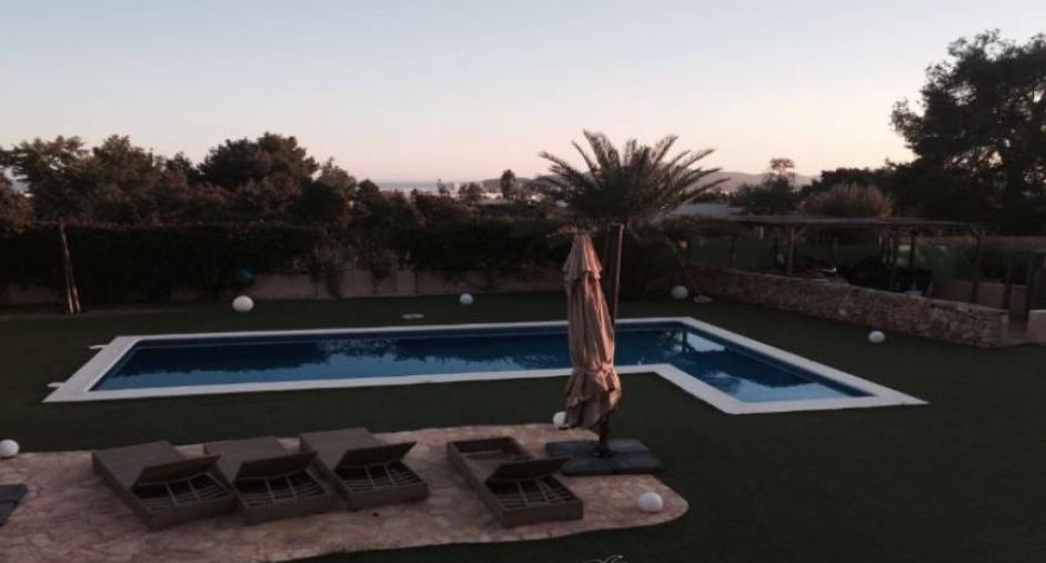 House with sea view and tourist license just a few minutes to Ibiza