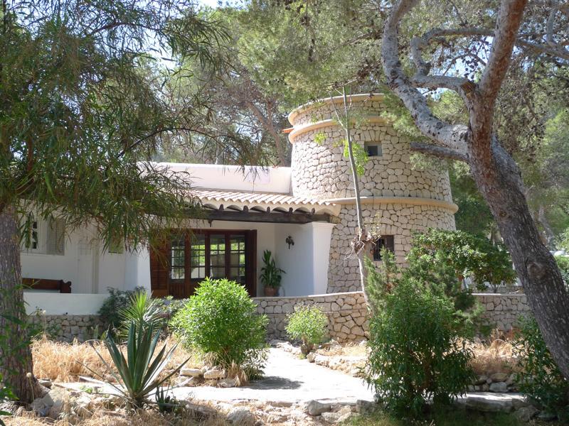 Large villa for sale in Cala Vadella