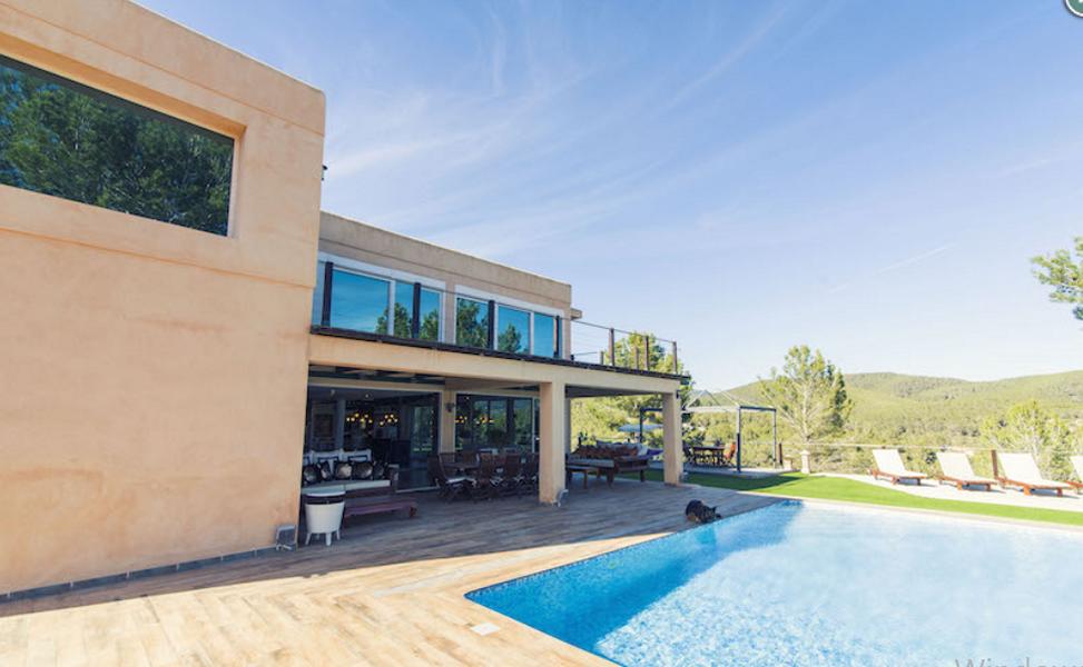 Villa in the south of Ibiza close to Cala Jondal with rental licence for sale