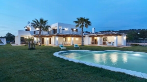 Large 5 bedroom villa for sale close to Ibiza Town